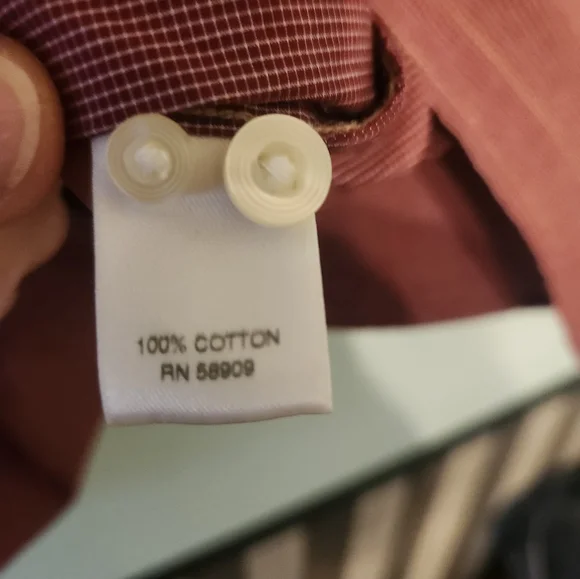 Roundtree Casual button down shirt..color Red / White - Picture 5 of 5